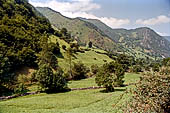 Parco naturale di Somiedo - Asturie. Ruta della Pornacal. Brana la Pornacal uno dei villaggi pi belli di 'cabanas de teito' 